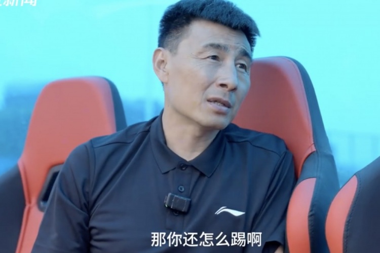 李瑋鋒：國足踢新加坡都這么費勁，那這球還怎么踢呢？