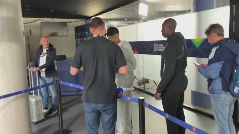 未來為拜仁踢球？姆巴佩賽后被德國記者提問逗笑，拒絕回答