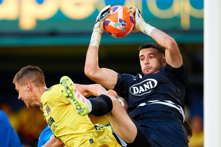 世體：巴薩預(yù)計(jì)本周完成霍安-加西亞交易，他將成為主力門(mén)將