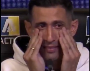 淚流滿面?37歲迪馬利亞回歸兒時母隊羅薩里奧，發(fā)布會上淚流滿面