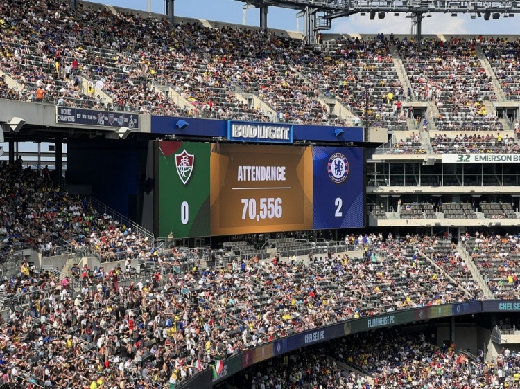 世俱杯半決賽切爾西2-0弗魯米嫩塞，70556名球迷到場(chǎng)觀戰(zhàn)