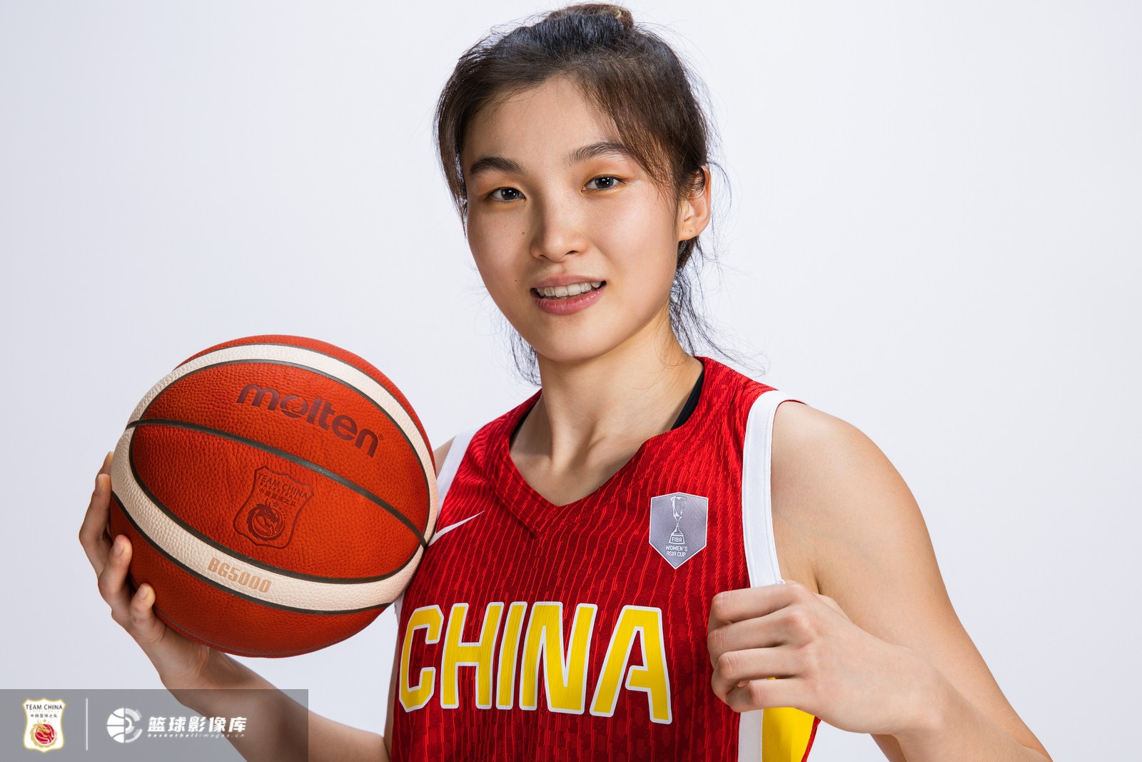 游刃有余！中國女籃半場領(lǐng)先印尼女籃29分 翟若云9分&張子宇7分
