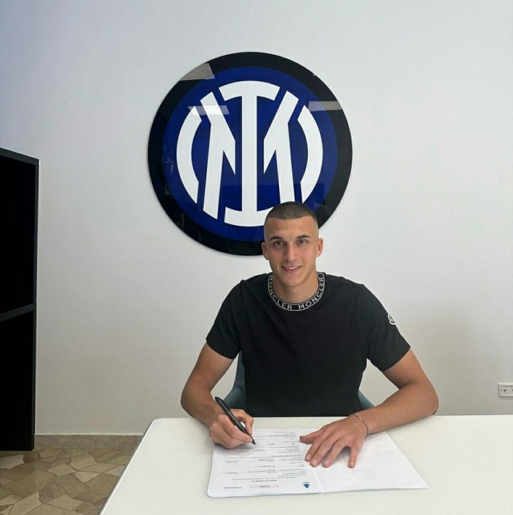 斯基拉：斯佩齊亞正與國(guó)米深入談判，想租借20歲中衛(wèi)阿萊克西烏