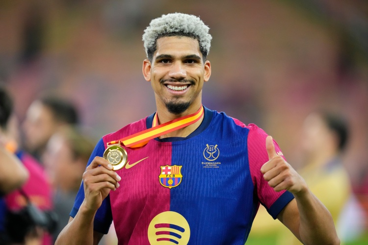 每體：阿勞霍的6000萬(wàn)歐解約金已上漲至1億歐，球員非常接近留隊(duì)