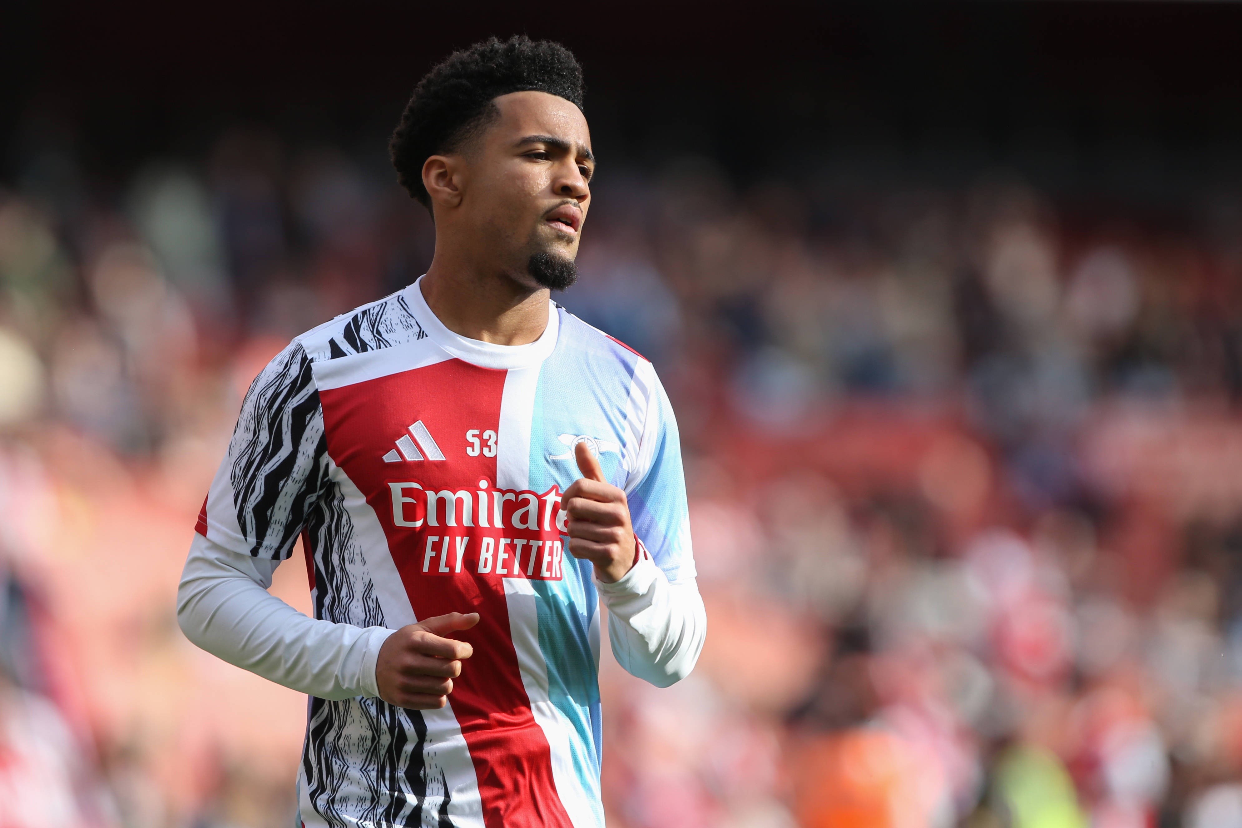 記者：恩瓦內(nèi)里與阿森納達成的續(xù)約協(xié)議為期5年，不知是否是4＋1