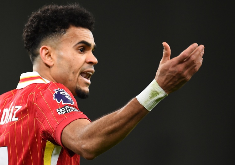 記者：拜仁相信利物浦不得不賣人套現(xiàn)，很自信能簽下迪亞斯