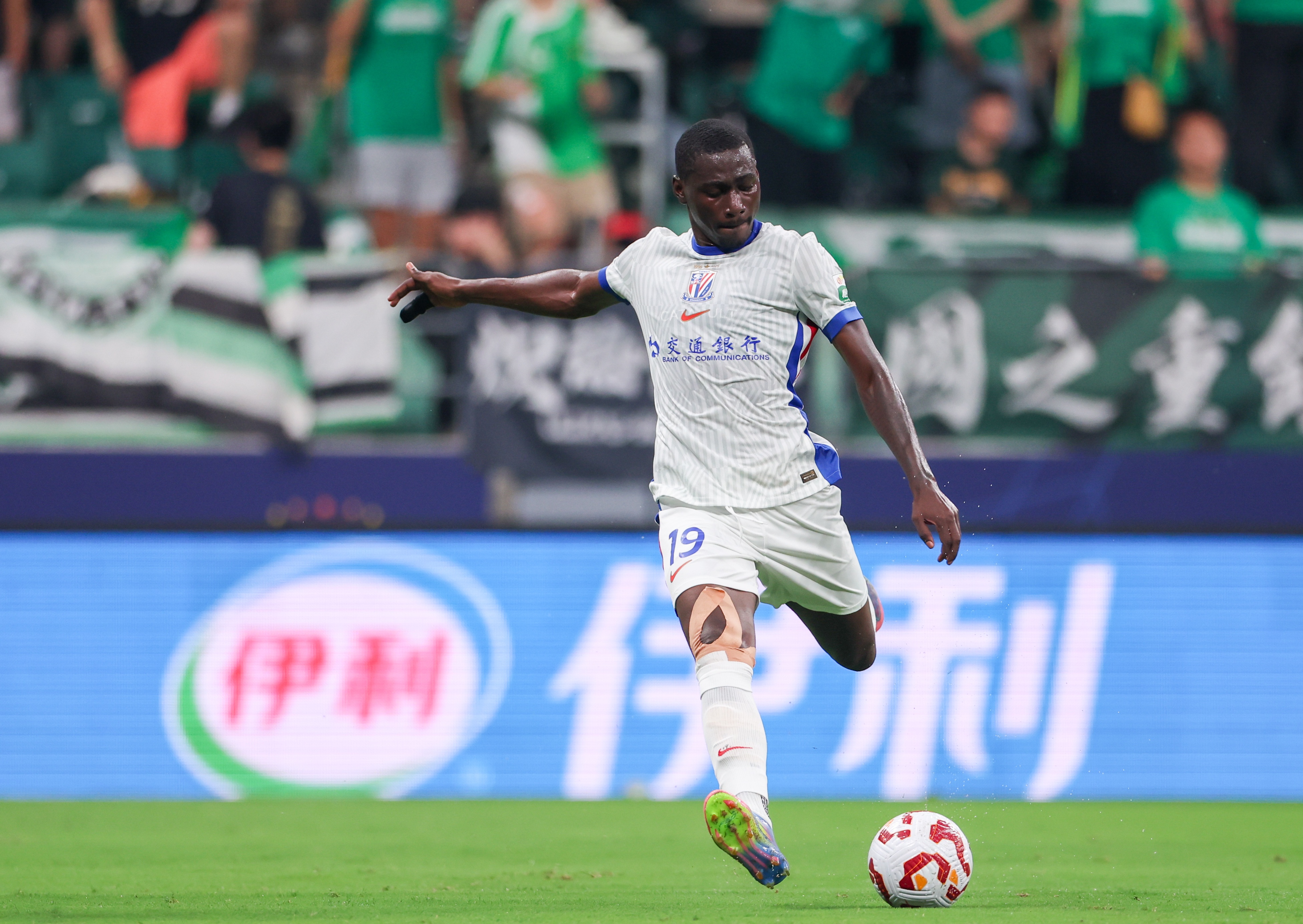 足球報：申花再戰(zhàn)河南提升效率共9次射正，領(lǐng)先6分尚未到慶祝時