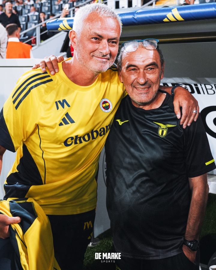 費(fèi)內(nèi)巴切友誼賽約戰(zhàn)拉齊奧，穆里尼奧與薩里在賽前開心合影留念