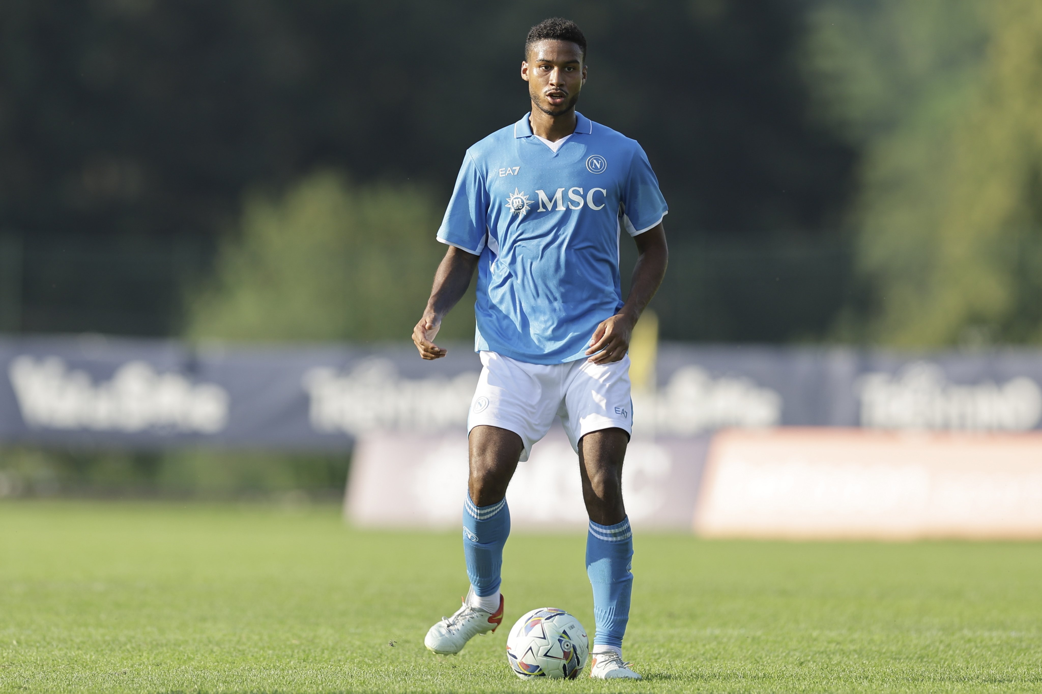 記者：伊鎮(zhèn)與那不勒斯達成口頭協(xié)議，將延長租借卡尤斯特