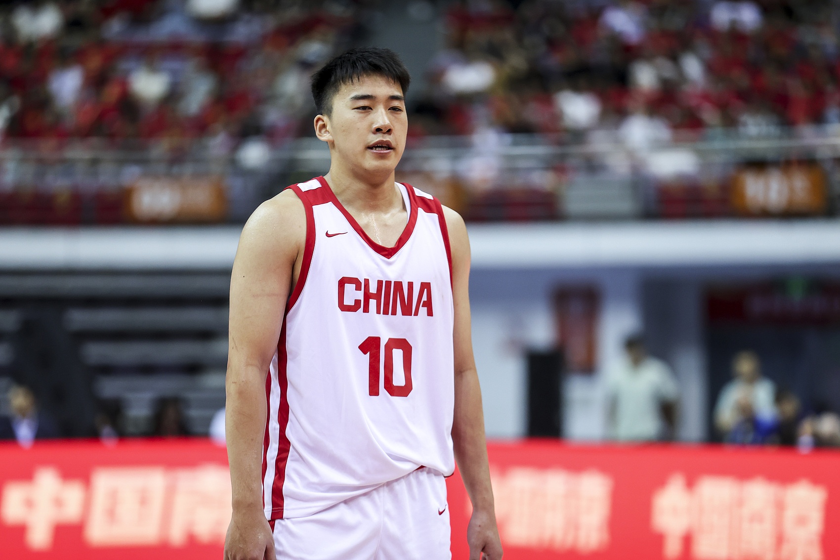 媒體人：首戰(zhàn)有驚無(wú)險(xiǎn) 王俊杰下半場(chǎng)去哪了 關(guān)鍵時(shí)刻還得看趙睿