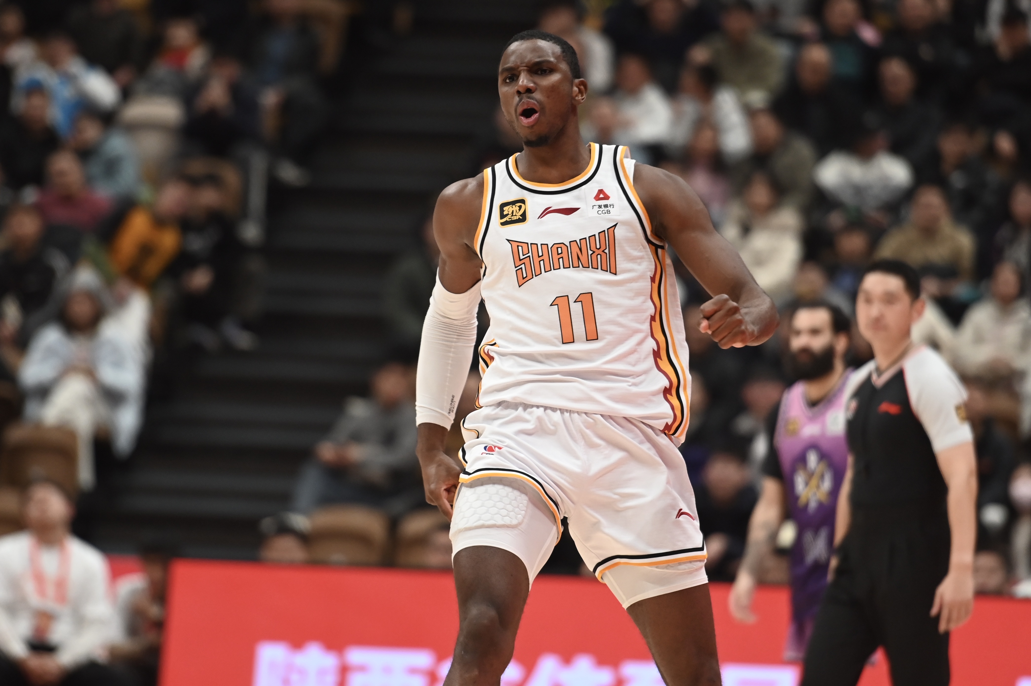 收到歐洲優(yōu)質(zhì)報(bào)價(jià)！媒體人： 迪亞洛新賽季很有可能不會返回CBA