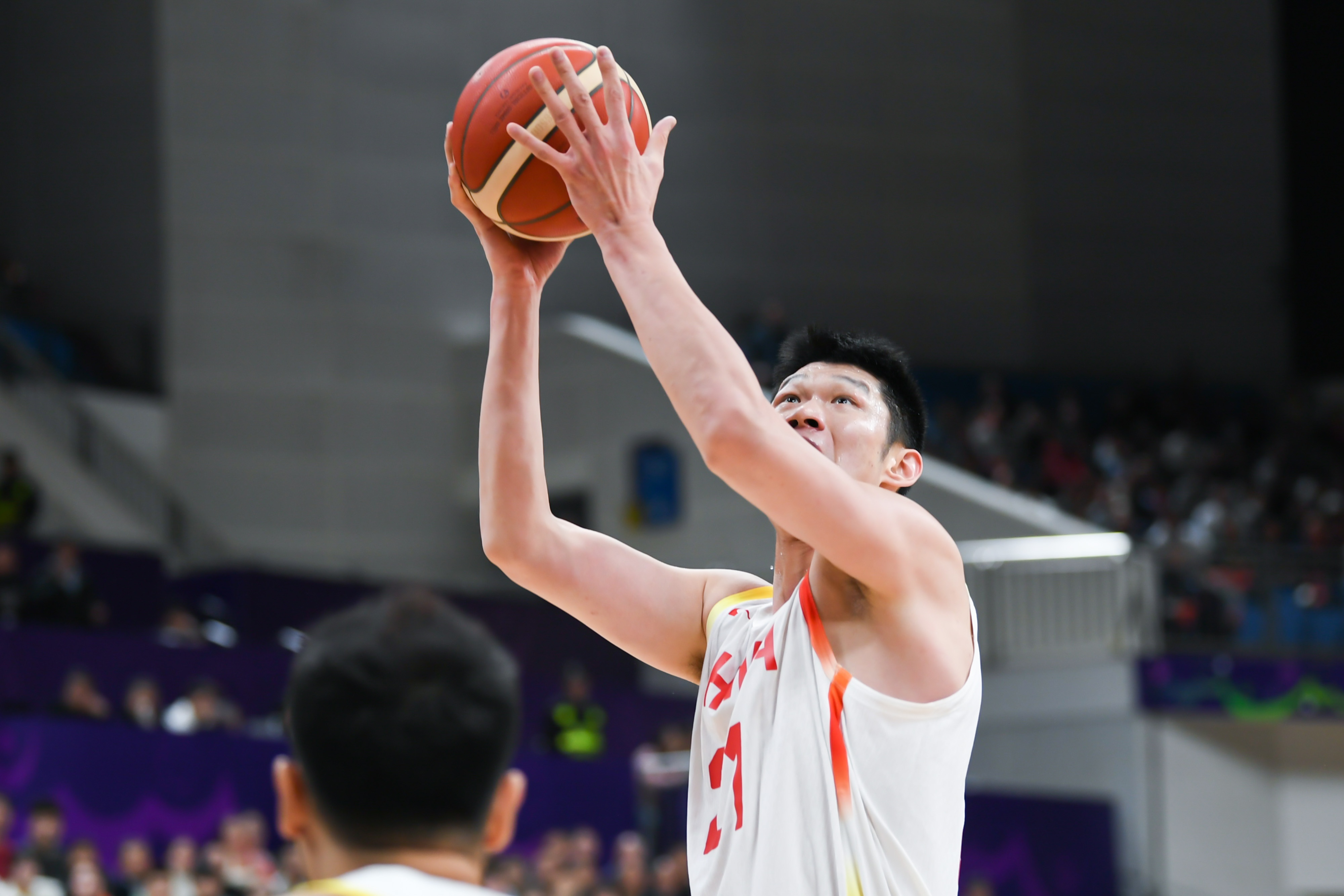 媒體人：但凡中國內線再有點厚度 就算裁判這么個吹法 也能贏20+