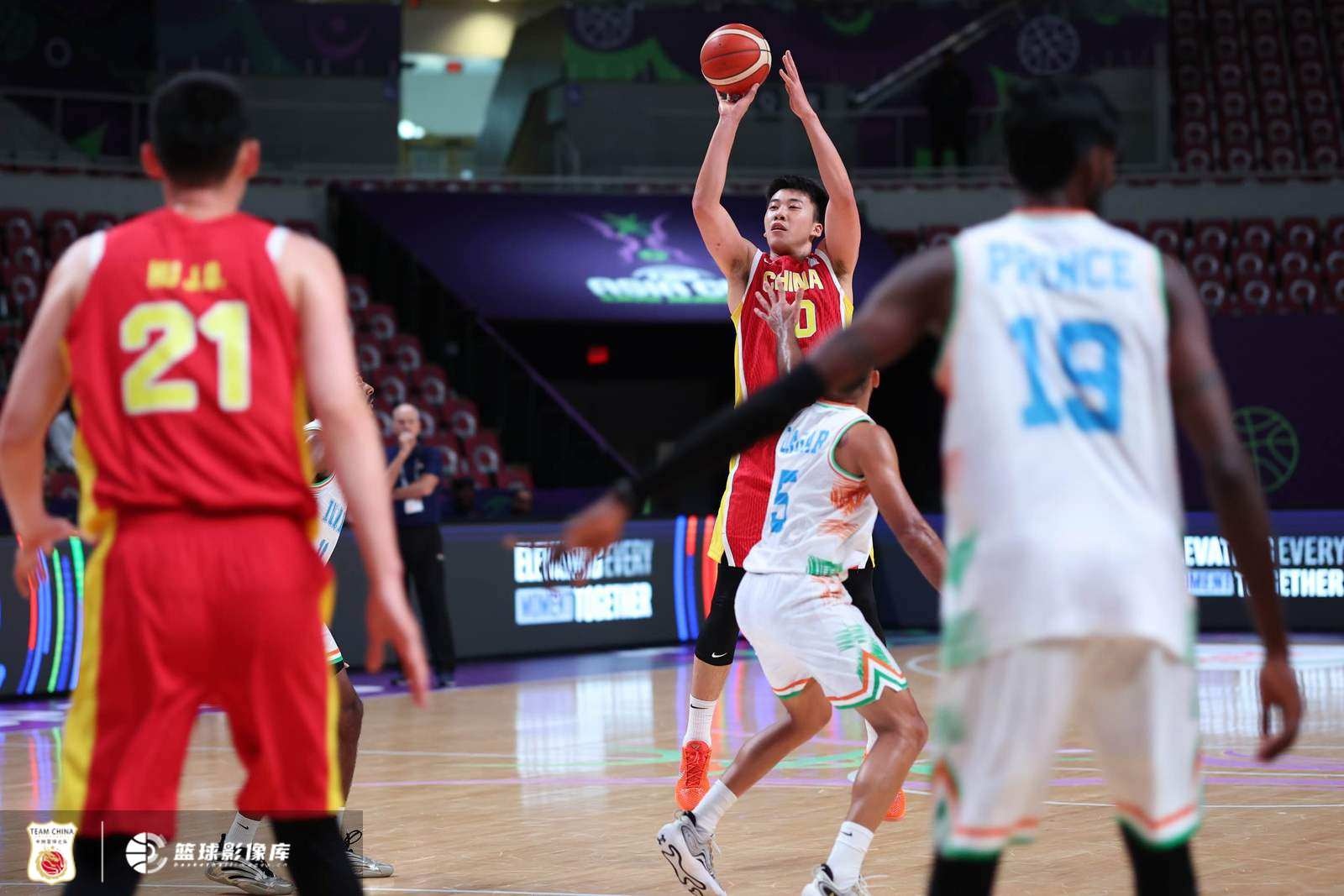 8月19日回舊金山大學(xué)報到 王俊杰：暑假經(jīng)歷了很多 感謝教練&領(lǐng)導(dǎo)