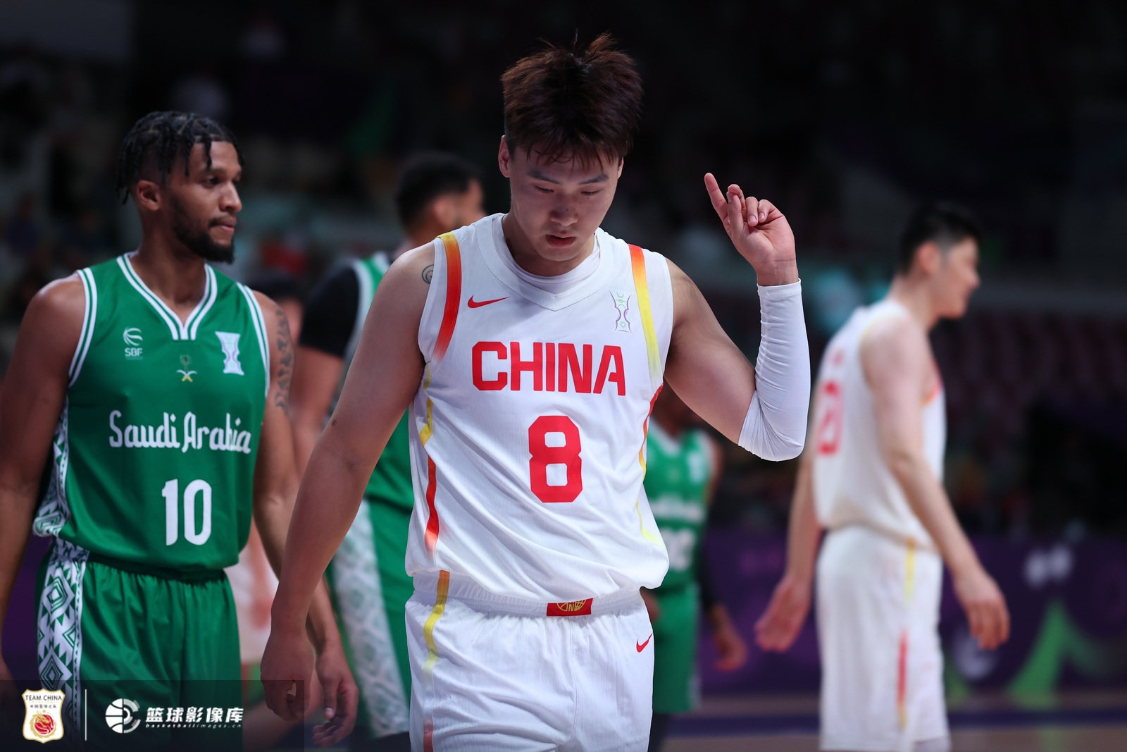 急先鋒！趙睿首節(jié)三分2中2得到8分1助 兩次犯規(guī)是隱患