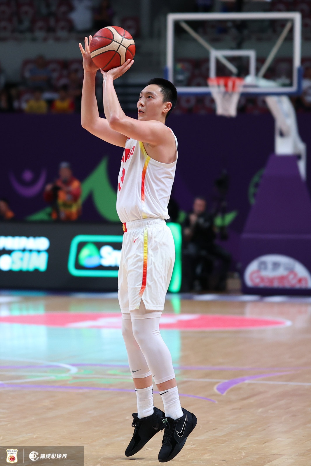 手感回暖！胡明軒首節(jié)4分鐘2投2中貢獻(xiàn)5分 三分1中1