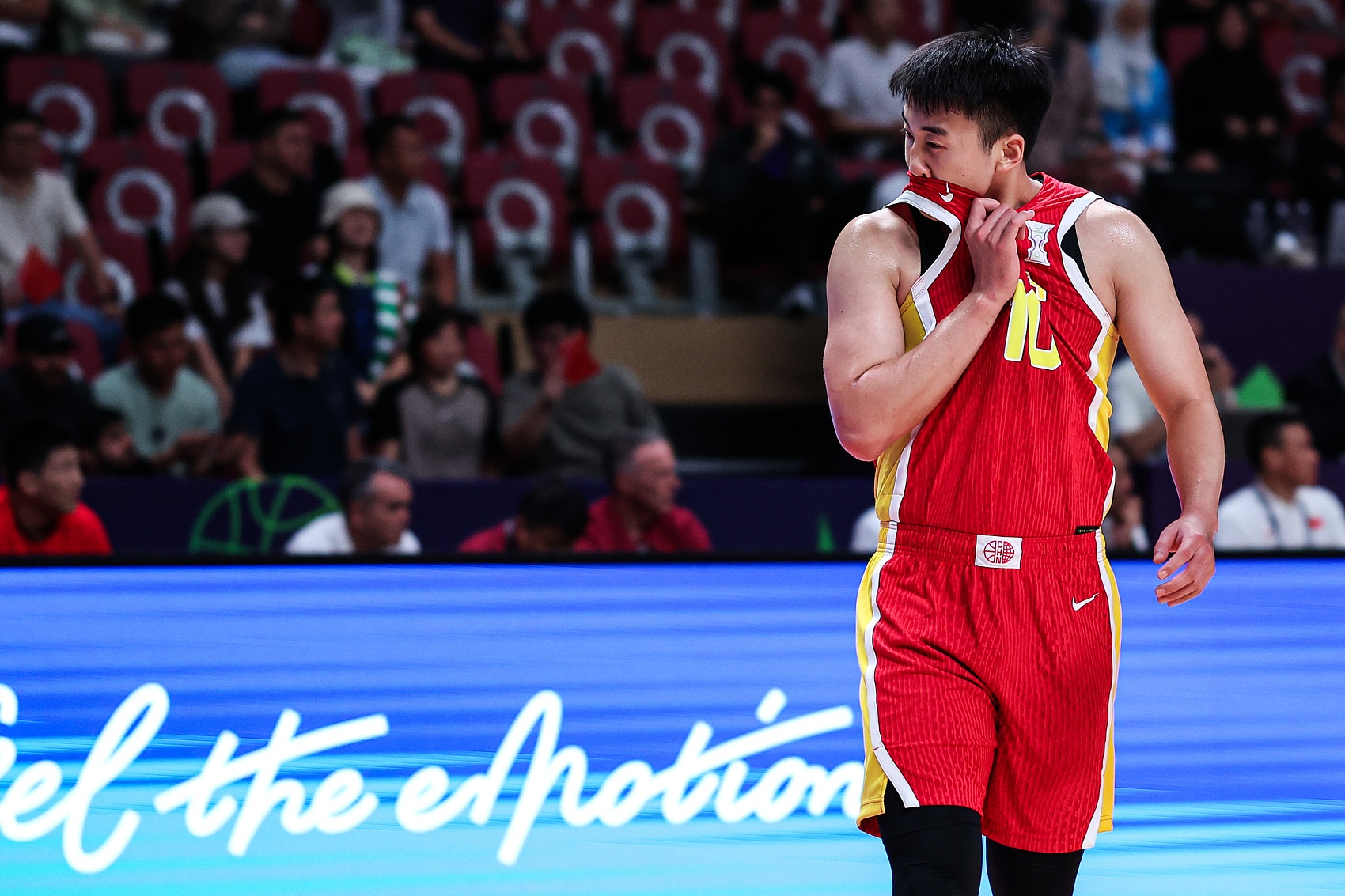 媒體人：中國(guó)男籃終于把船從風(fēng)暴里開(kāi)出來(lái) 一代人有一代人的長(zhǎng)征