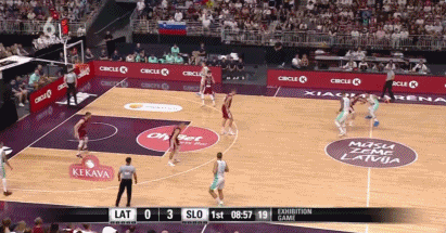 瘦身勵志東！東契奇復出首節(jié)輕松砍下15分 超遠三分輕松寫意！