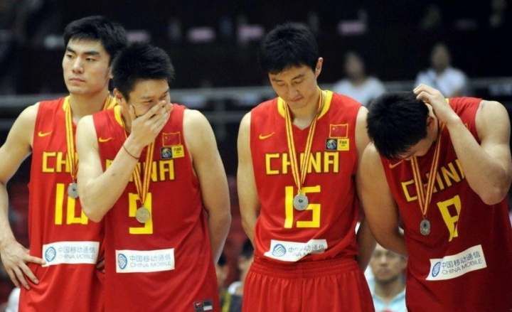 中國(guó)男籃亞洲杯決賽16勝1負(fù) 唯一丟冠上演“偷笑門”+郭士強(qiáng)辭職