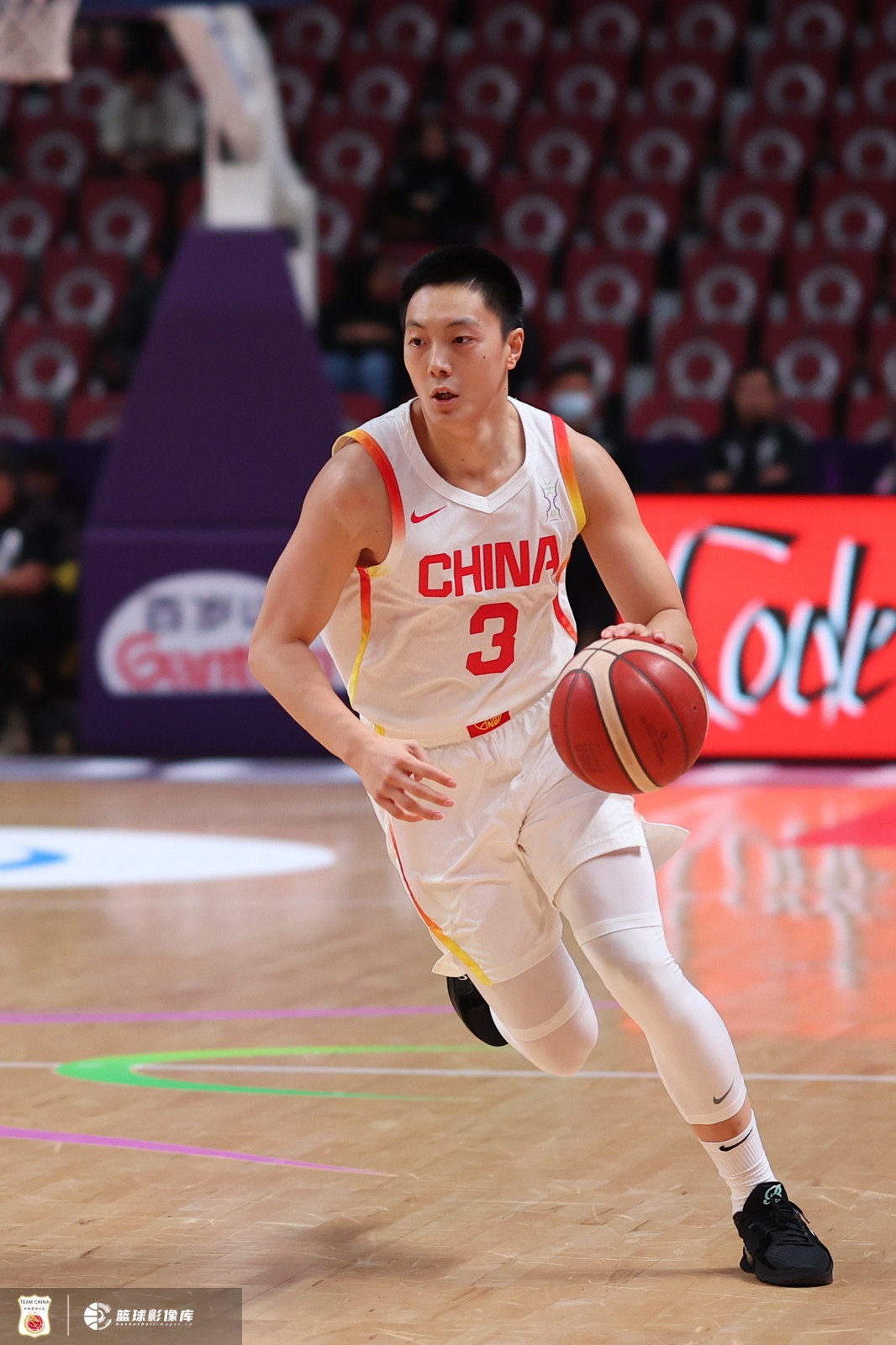 牌面拉滿！央視晚間新聞播報(bào)男籃戰(zhàn)報(bào) 但念錯(cuò)名字讀成胡明汗hàn