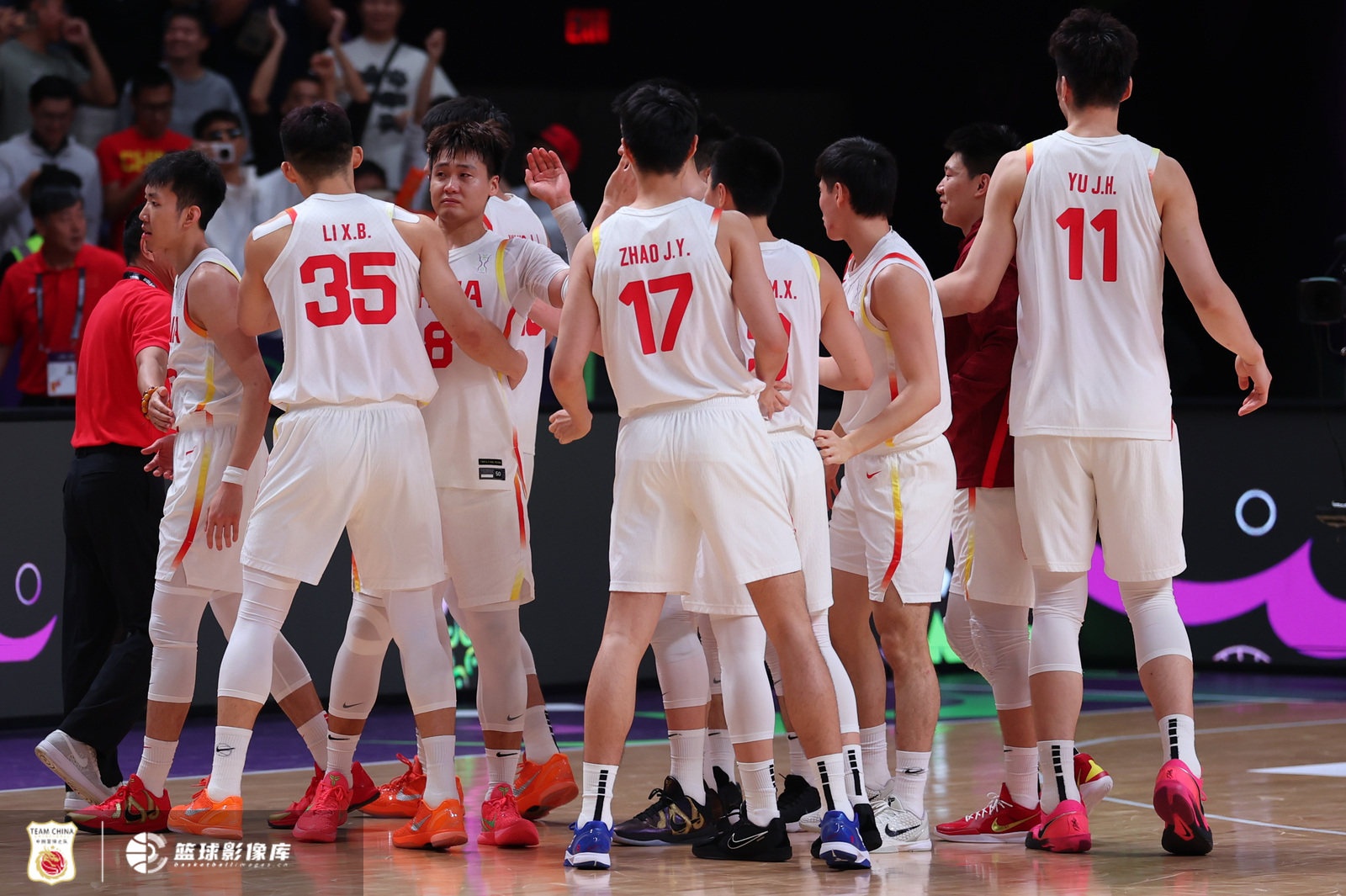 媒體人：低谷中的中國(guó)男籃 用決絕方式撥開烏云 讓那絲亮光透進(jìn)來