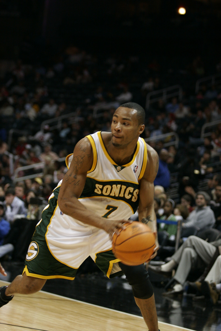 13年冠軍成員！Scotto：馬刺任命拉沙德-劉易斯擔(dān)任球員發(fā)展教練