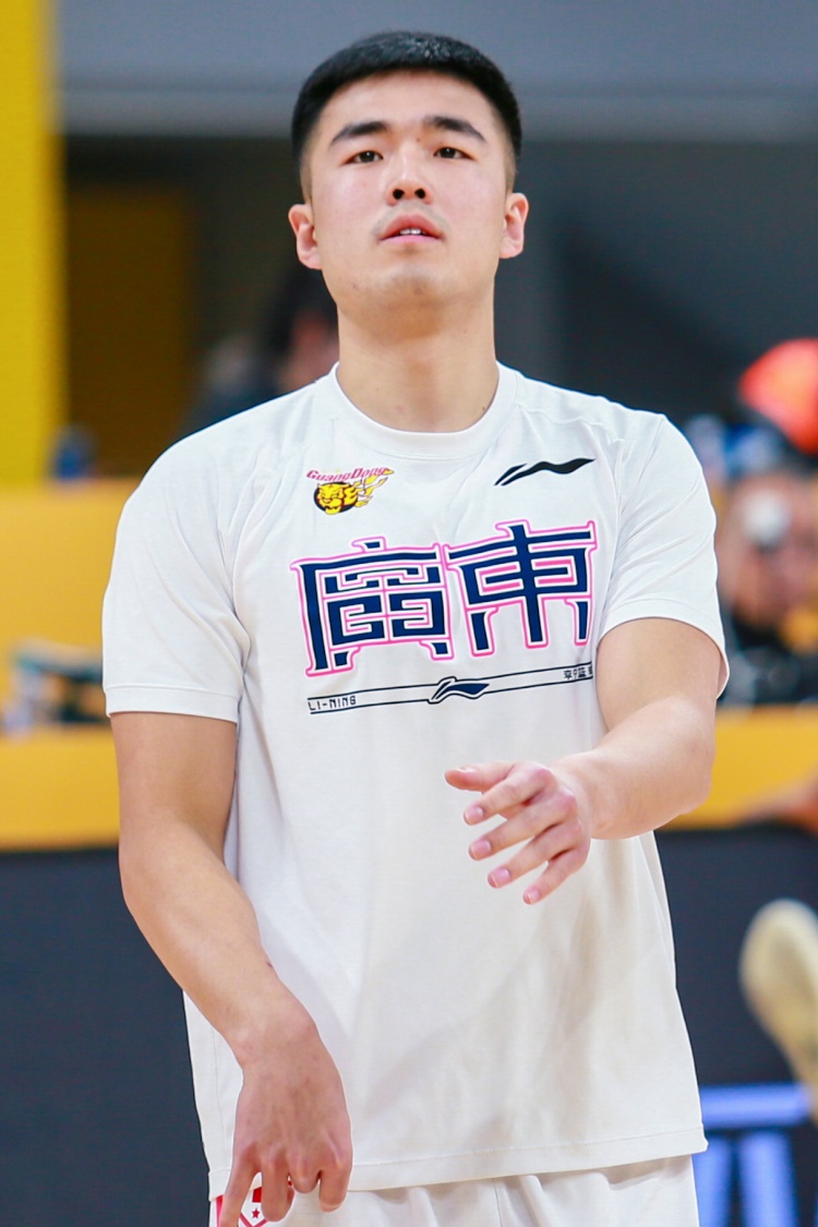 媒體人：張文逸留廣東因成長(zhǎng)空間 杜鋒罵歸罵&一直都愿給糾錯(cuò)機(jī)會(huì)