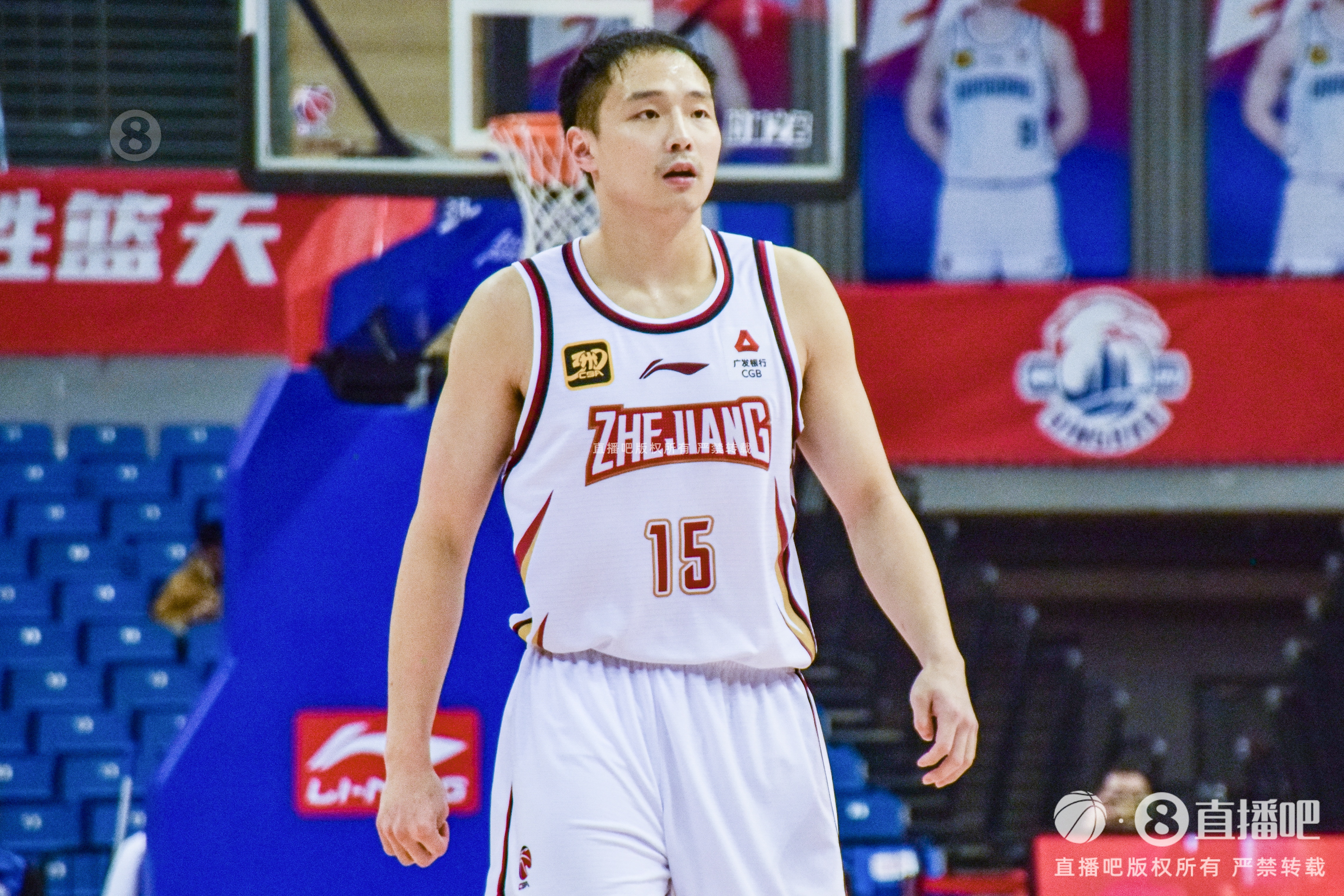 媒體人：王奕博與青島達成3年頂薪意向 但正式生效仍需浙江隊確認