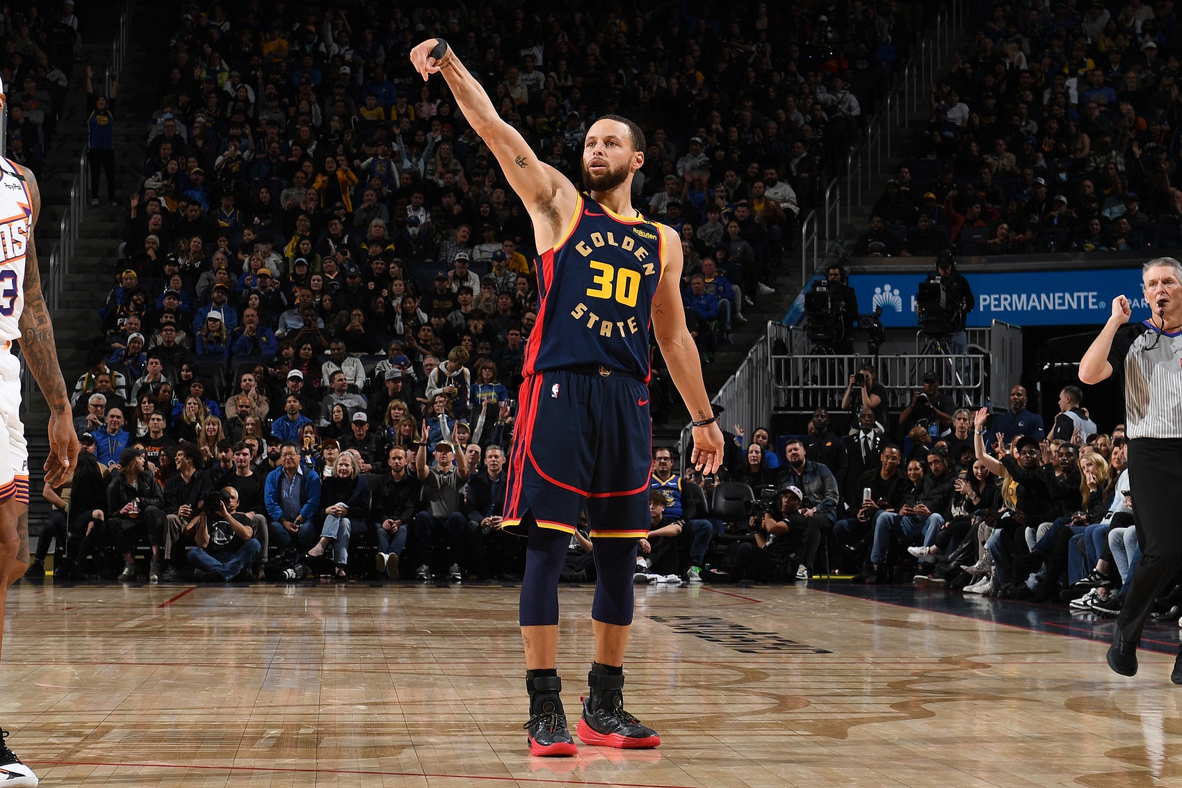 庫里談中文昵稱“萌庫”：我聽過這個(gè) 可愛的意思嘛 非常好