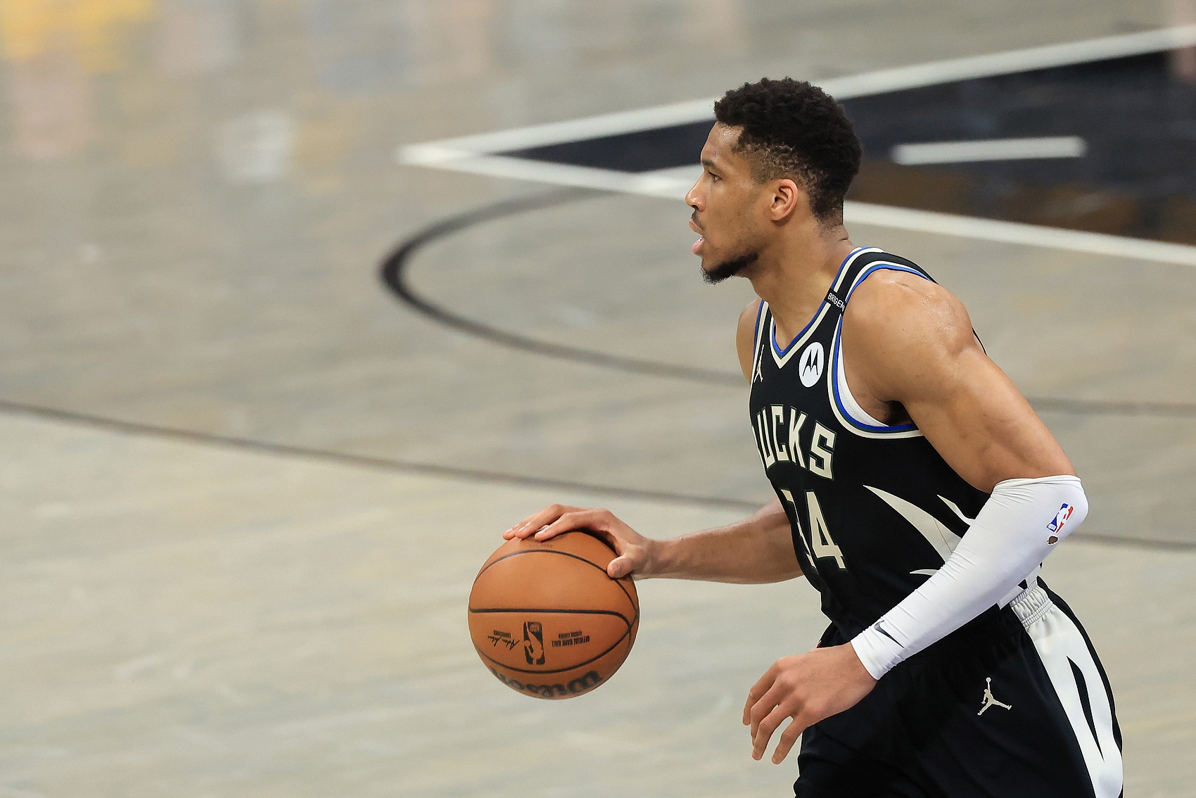 博格丹：字母哥擁有純粹的運(yùn)動(dòng)天賦 你在他面前不能犯錯(cuò)