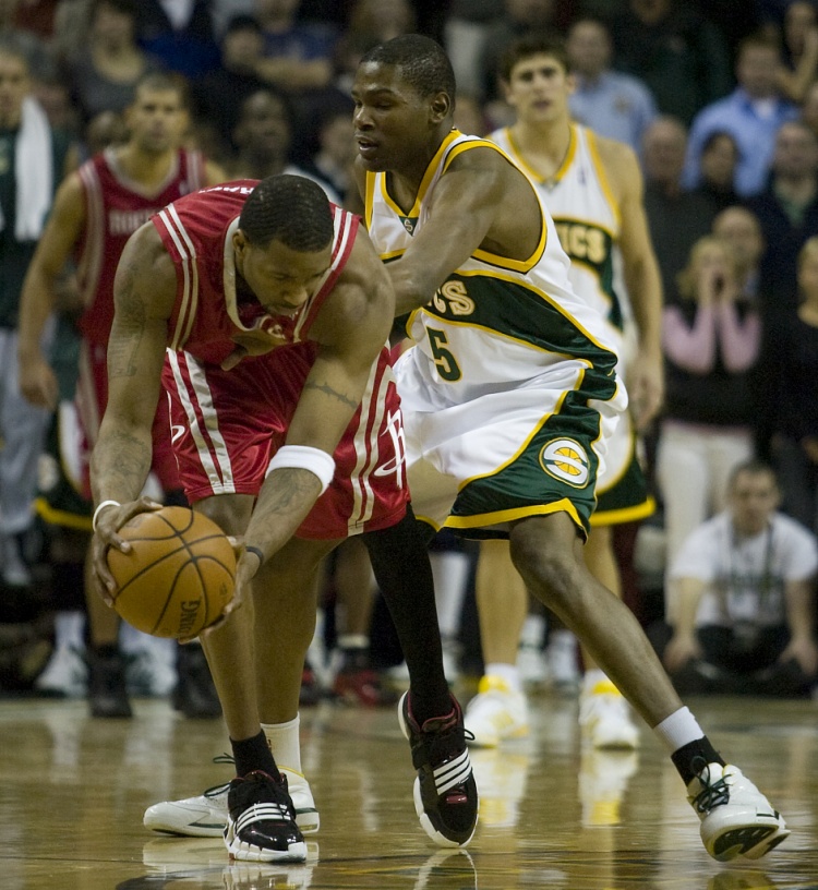 夸梅：麥迪你個一碰就倒的軟蛋還碰瓷科比？科比在世時你咋不敢說