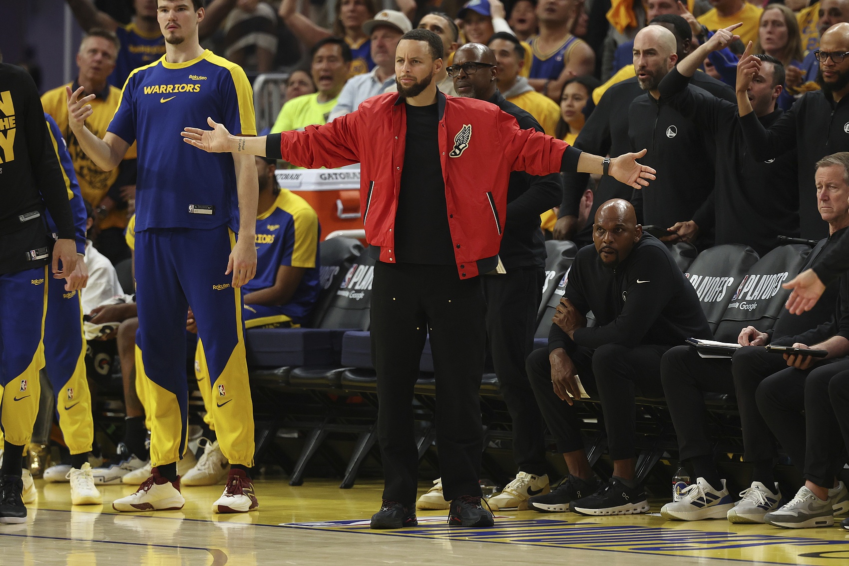 庫(kù)里展望新賽季：若我沒受傷本有機(jī)會(huì)過次輪 新賽季仍會(huì)全力爭(zhēng)冠