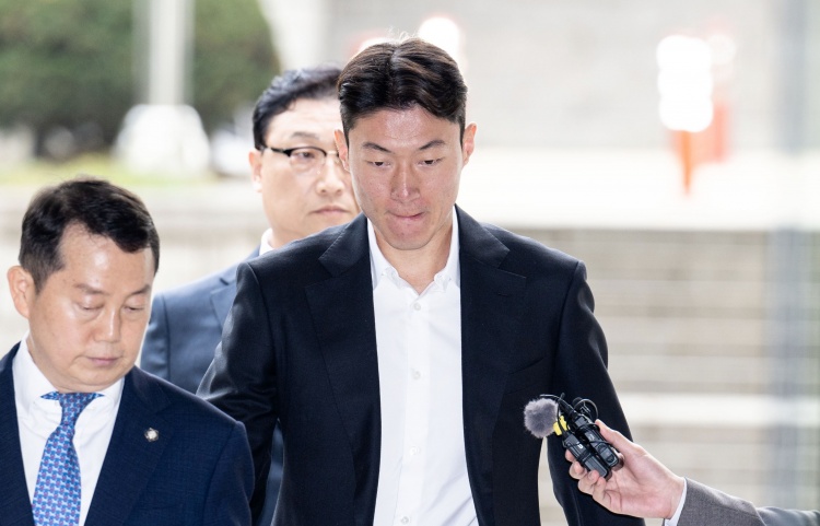 非法拍性愛視頻！韓足協(xié)官方：黃義助被永久除名，在國內(nèi)遭禁足
