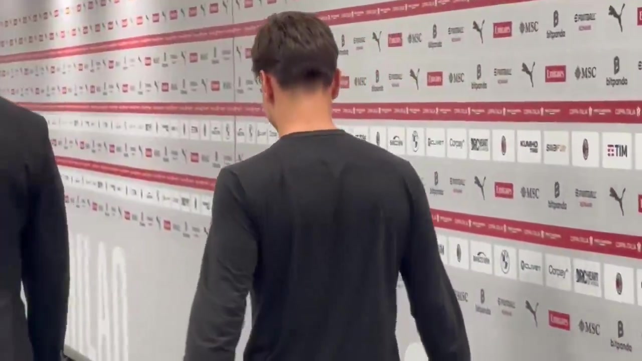 米蘭傷員亞沙里在圣西羅露面，回應(yīng)記者提問：挺好的，好多了