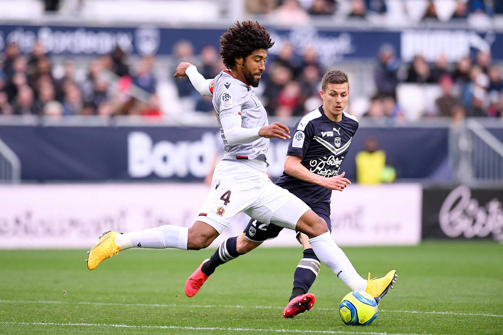 41歲零11個月，丹特成為在歐聯(lián)杯出場最年長的非門將球員