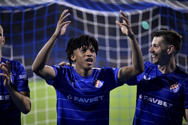 每體：德科克羅地亞之行不僅與16歲新星會面，還考察了瓦雷拉