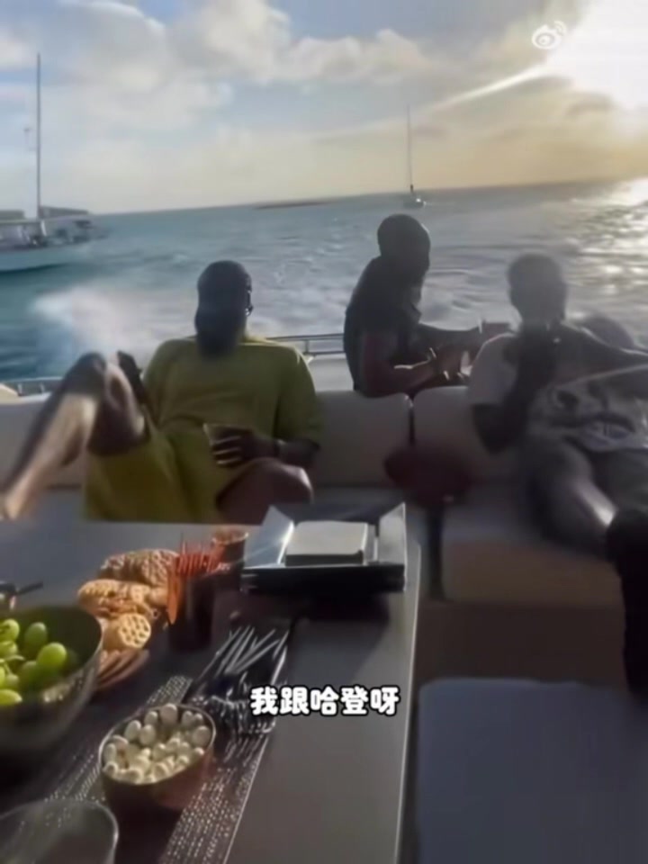 雷霆三少你更愿意和誰交朋友？楊侃團(tuán)隊(duì)：哈登啊 他能帶我大撒幣