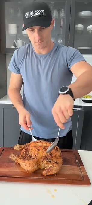 郵報：前英超球員皮尤退役后成為美食博主，分享健康食譜并教做菜