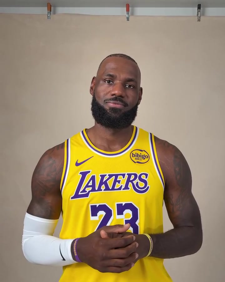 超過70名球員在你NBA首秀后出生？詹姆斯做搞怪表情難以置信